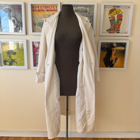 Fall Must Have Vintage 80s ivory trench coat - Picture 4 of 12